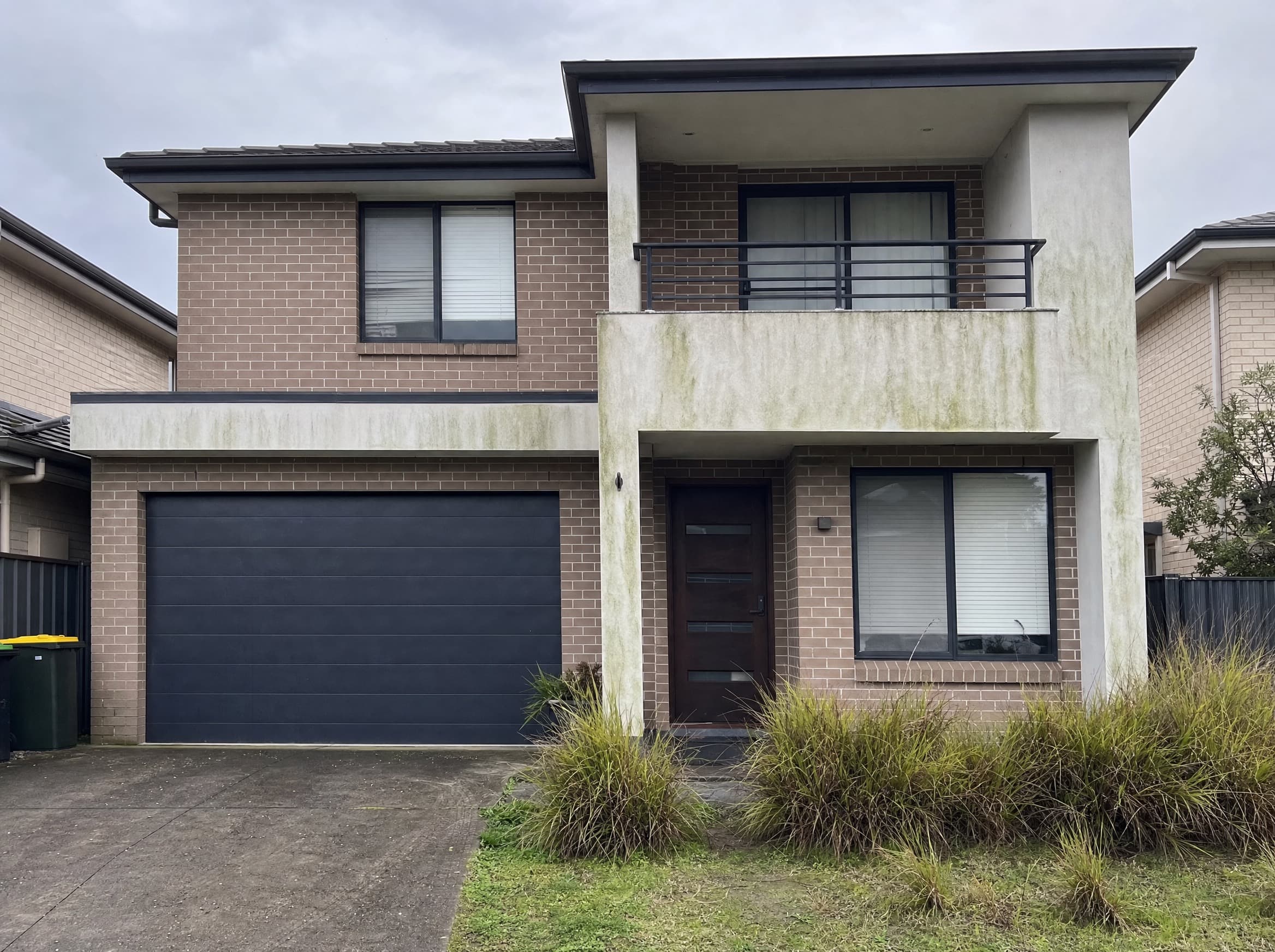 Dirty weatherboard and render facade before exterior washing in Hamilton, Newcastle